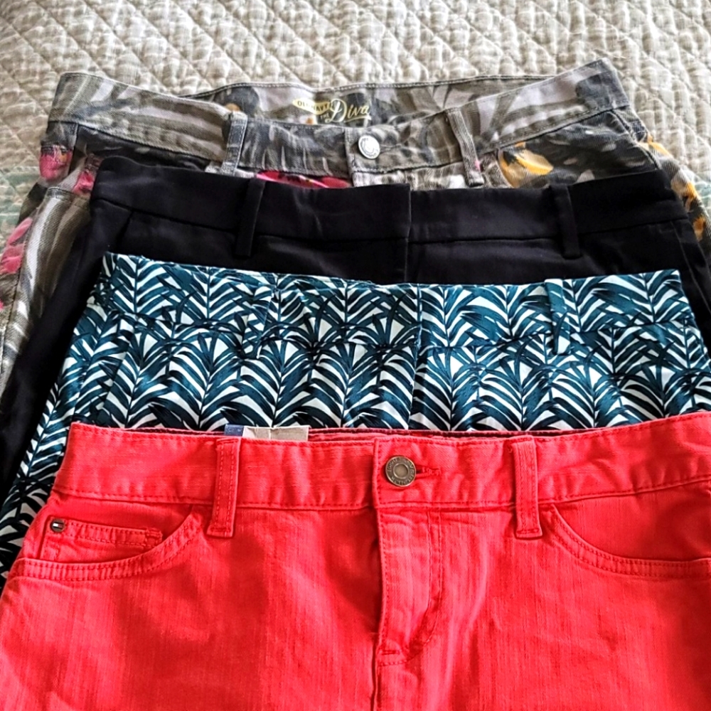 Tommy short skirt and 3 shorts